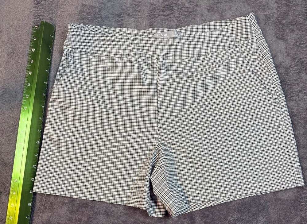 iltm Plaid Shorts Size M Black White Pull-On Tailored Gingham